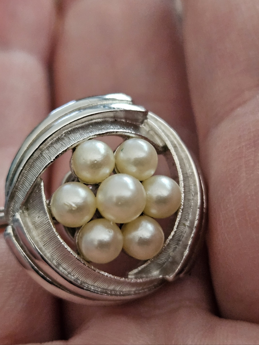 Classic Faux Pearl Cluster Trifari Clip On Vintage Earrings Silver Tone